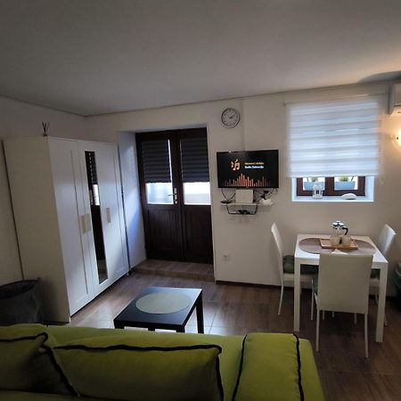 Studio Apartman Nona Angela-Valun Cres Eksteriør bilde