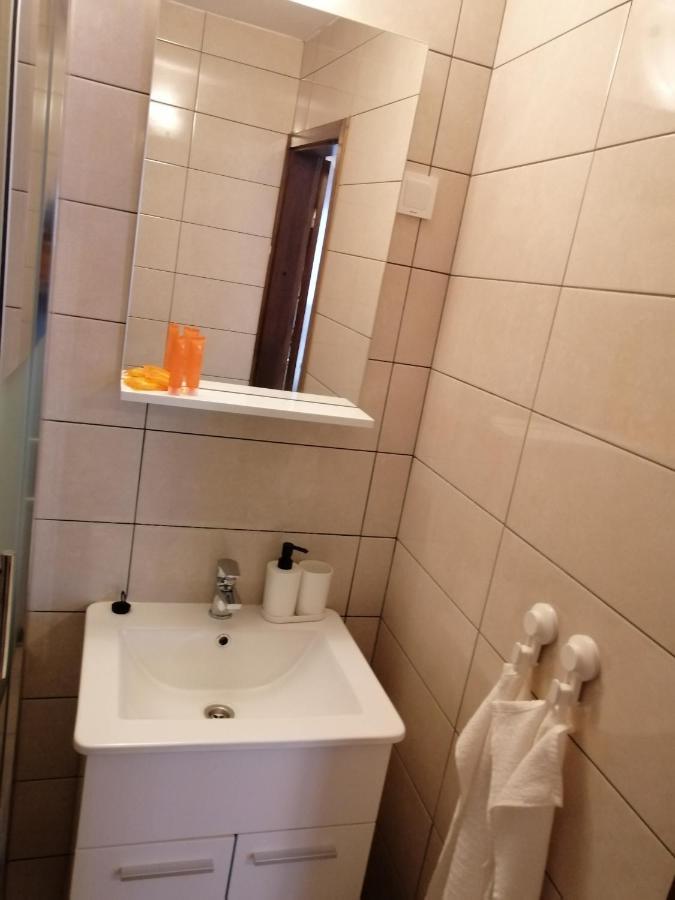 Studio Apartman Nona Angela-Valun Cres Eksteriør bilde